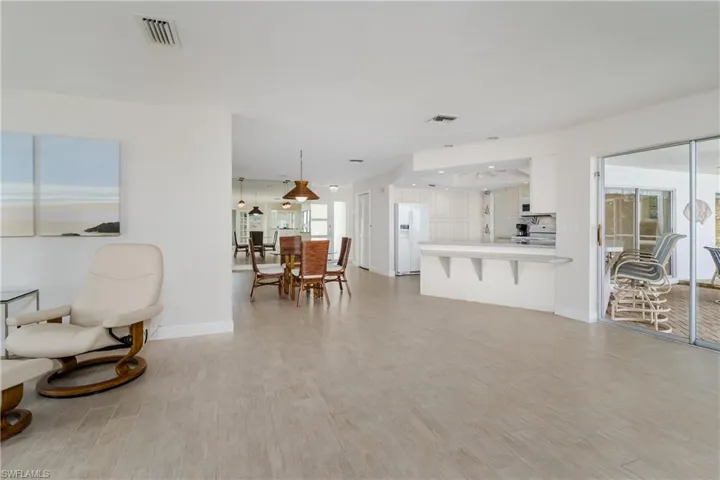 Large entry area