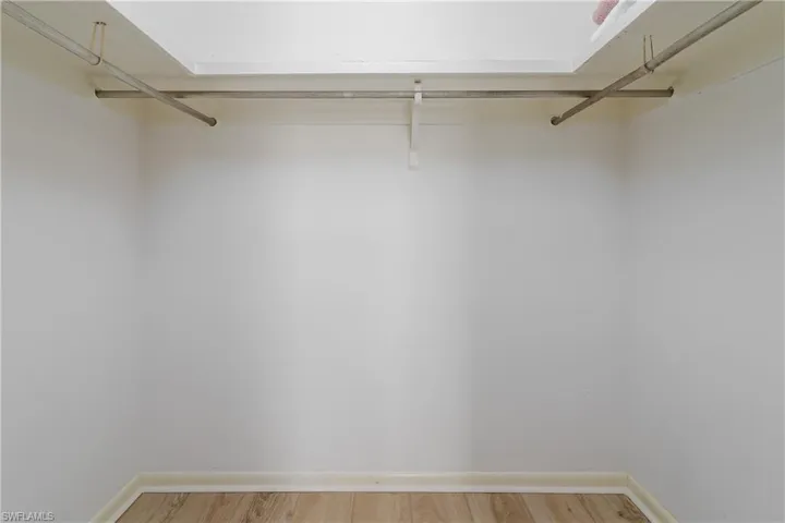 MBR Walk-in closet