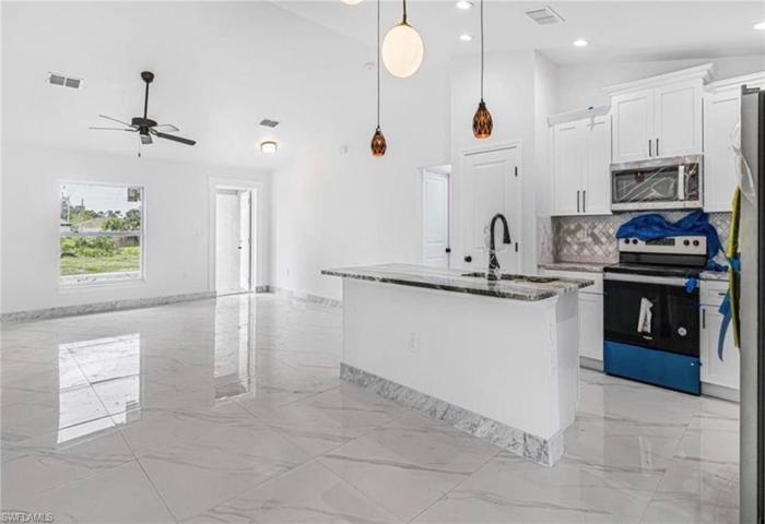 2712 2nd ST SW, LEHIGH ACRES FL 33976