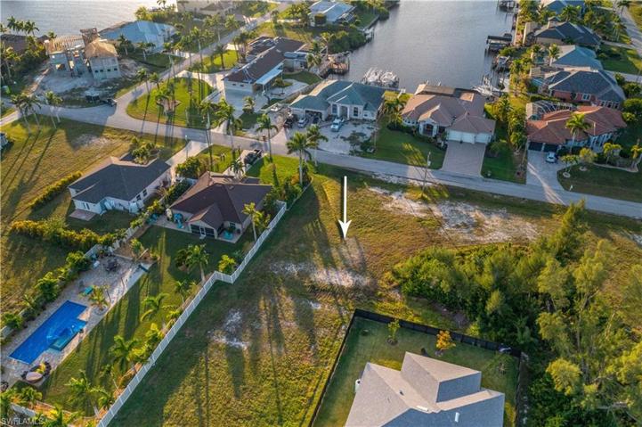 1027 NW 40th PL, CAPE CORAL FL 33993