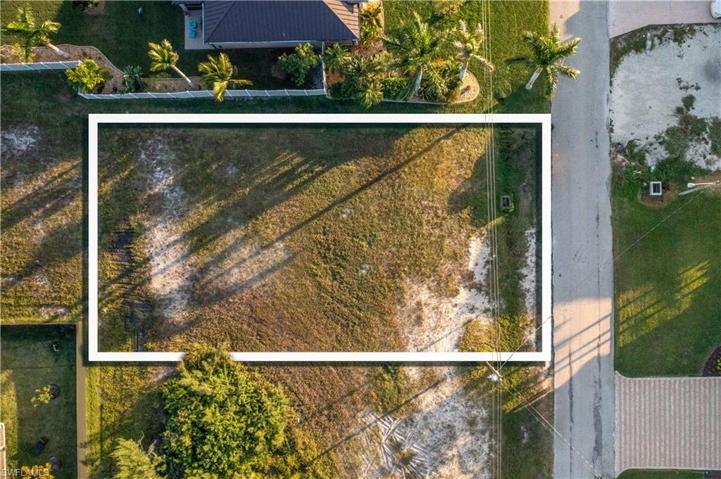 1027 NW 40th PL, CAPE CORAL FL 33993