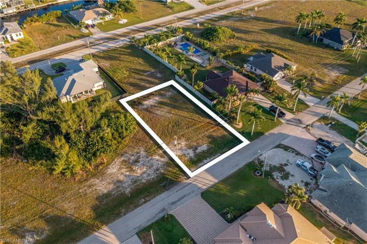 1027 NW 40th PL, CAPE CORAL FL 33993