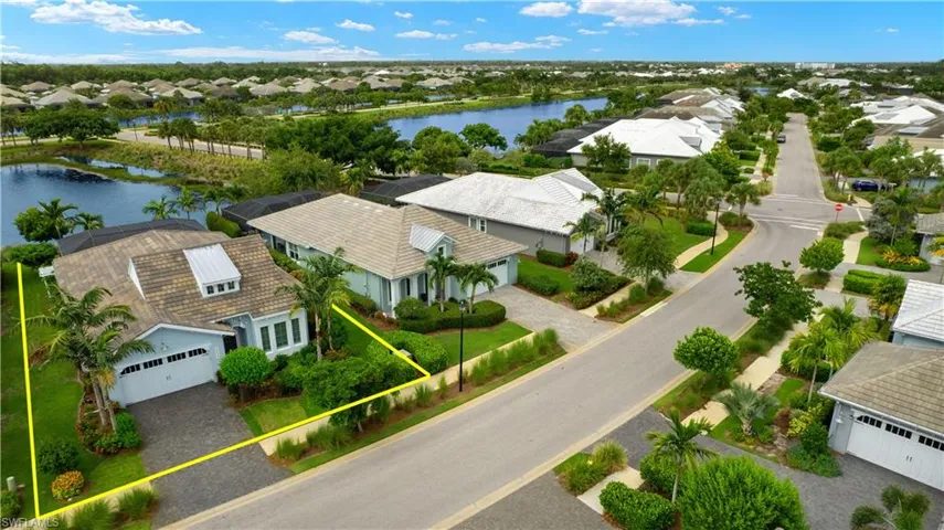 Birds eye view of property on cul-de-sac street