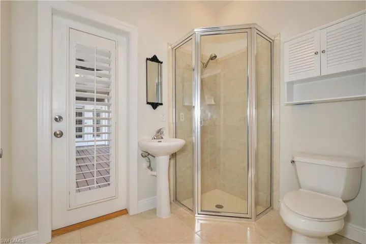Guest Bedroom #2ensuite bath/pool bath