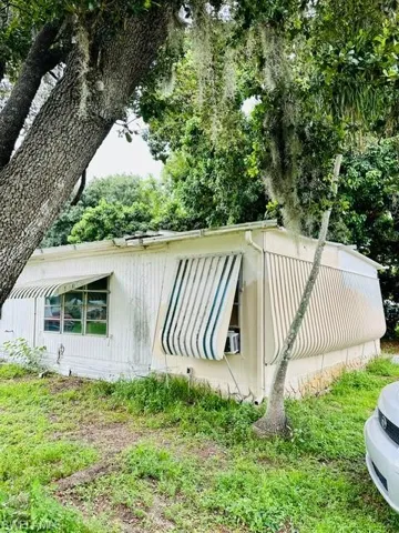 8240  Suncoast  DR, North Fort Myers, FL 33917