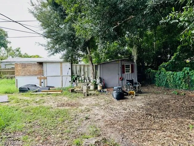 View of yard with a storage shed