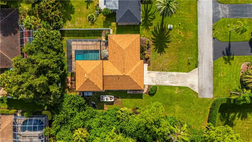 Bird's eye view of a pool area