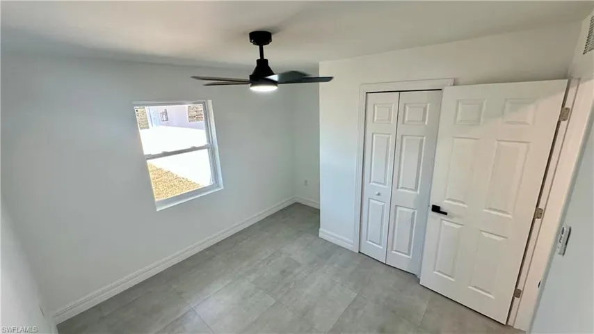 Unfurnished bedroom featuring visible vents, baseboards, a closet, and ceiling fan