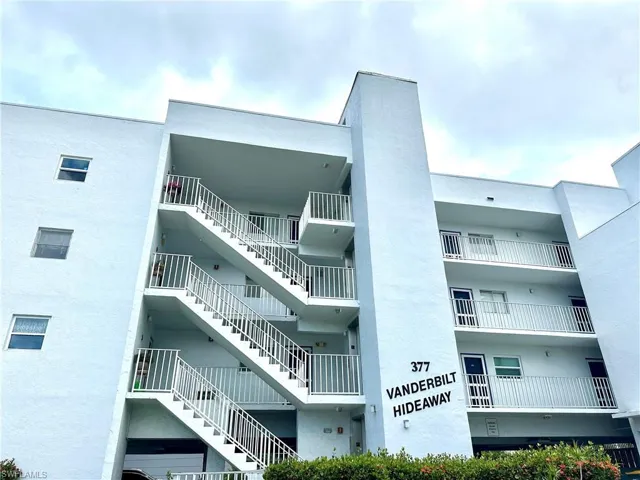 The well-kept, well managed condo complex offers uncommonly Low HOA fees and Unlimited investment potential. The heart of North Naples close to Mercato and convenient to the airport and 5th Ave