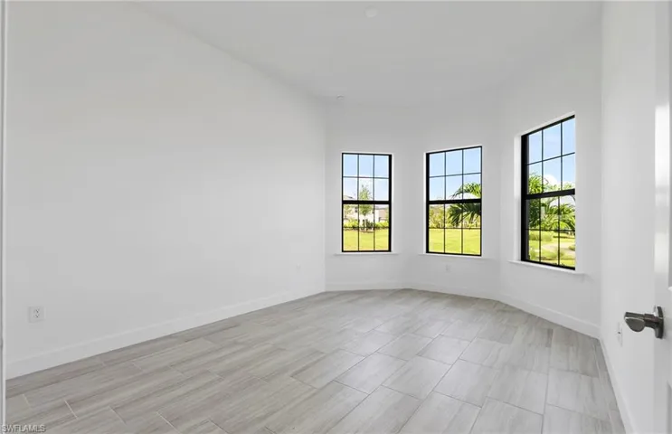 1905  Fresno  AVE, Naples, FL 34120
