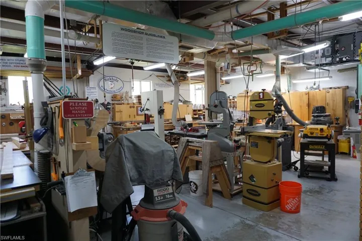 Huge woodshop for household projects, and arts and crafts