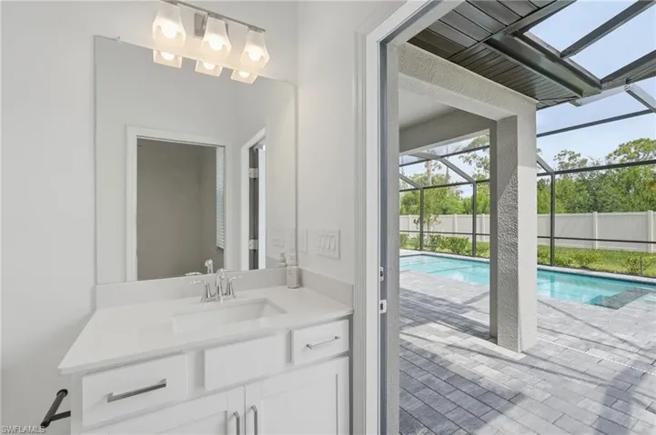 First floor ensuite and pool bath
