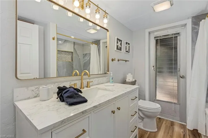 Guest bathroom with bathtub and door to the pool.