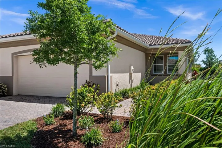 10353 Bonavie Cove Dr, Fort Myers, Florida 33966