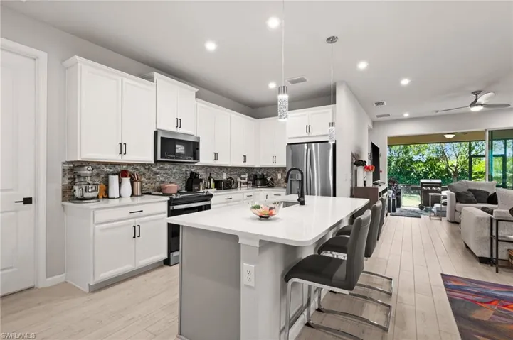 10353 Bonavie Cove Dr, Fort Myers, Florida 33966