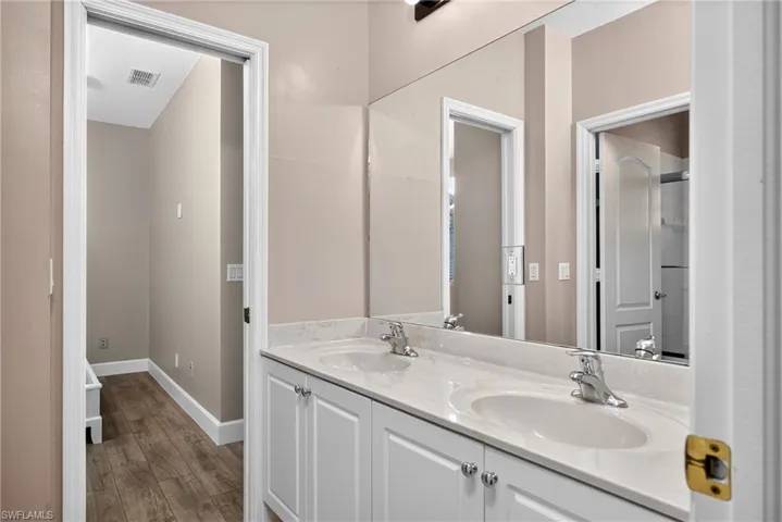 8720 Spring Mountain Way, Fort Myers, Florida 33908