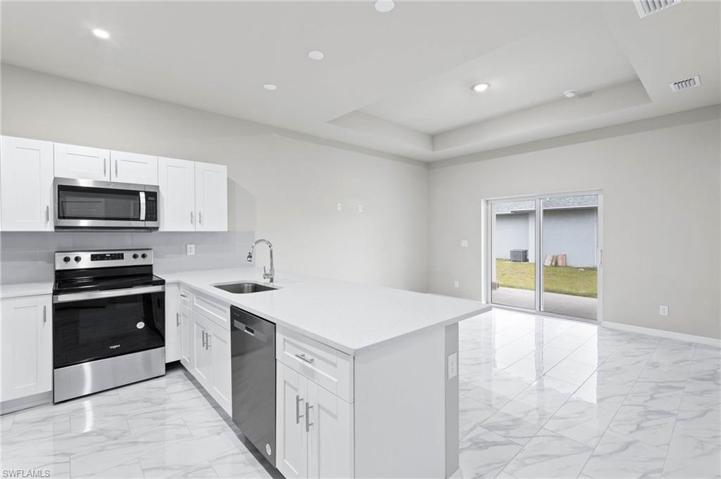 2201  KENNETH S AVE, LEHIGH ACRES, FL 33973
