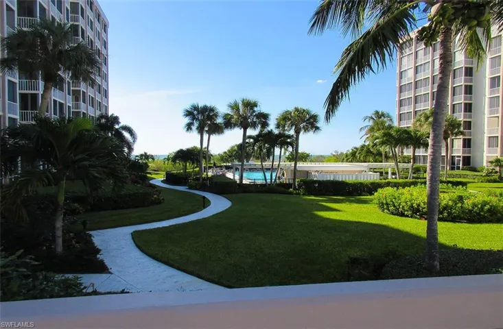Common area  by pool on the way to the beach