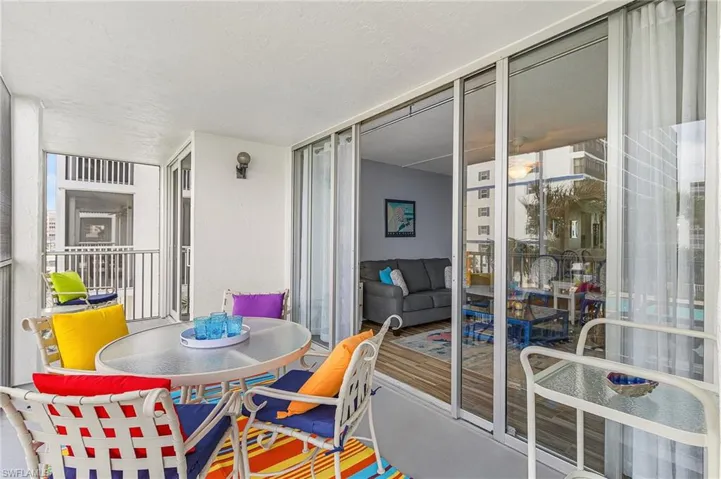 Both bedrooms open up to lanai