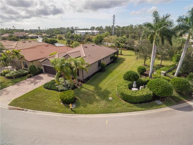 LARGE PRIVATE YARD!