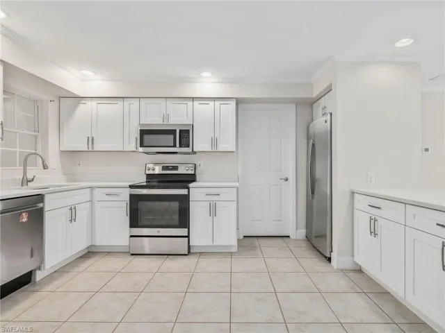 2437 Sunset Ave, Naples, Florida 34112