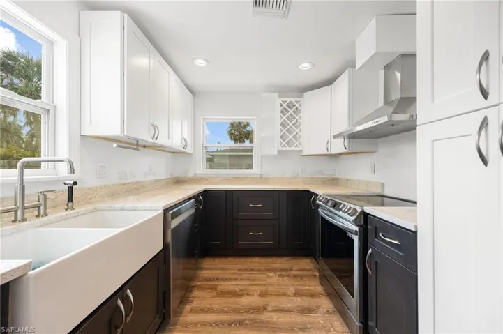 4462 E Riverside  DR, Fort Myers, FL 33905