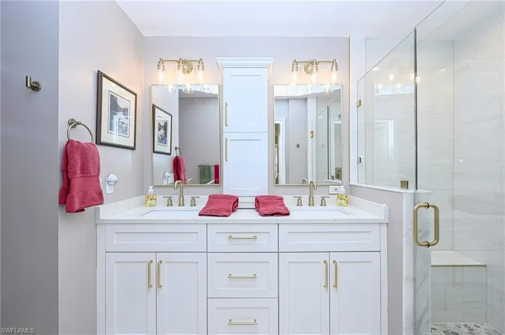 Beautifully updated main bath