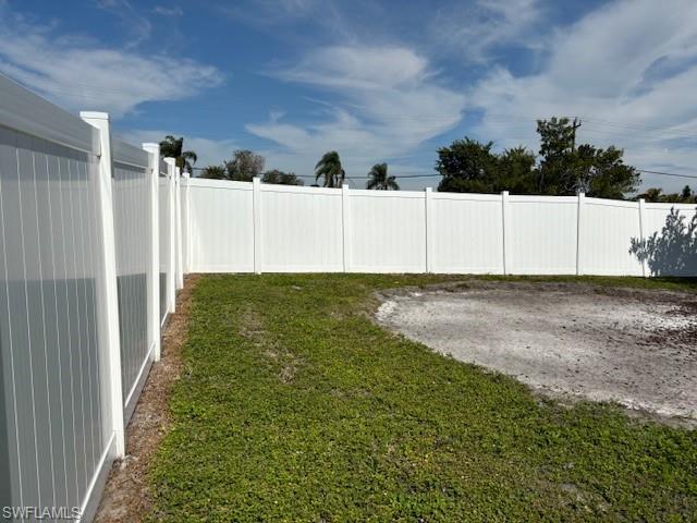 6 foot vinyl fence