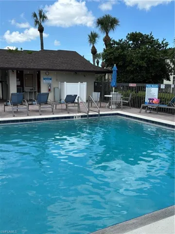 9285 Lake Park Dr 101, Fort Myers, Florida 33919