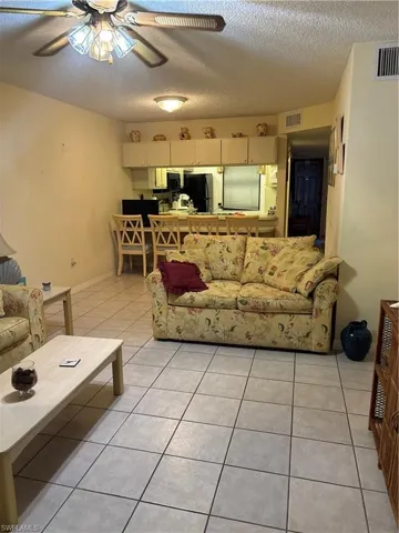 9285 Lake Park Dr 101, Fort Myers, Florida 33919
