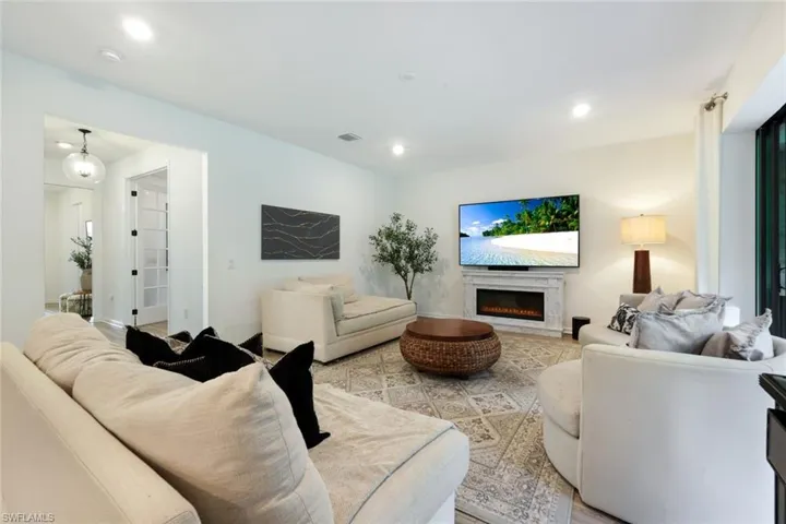 10427 Ventana Ln, Naples, Florida 34120