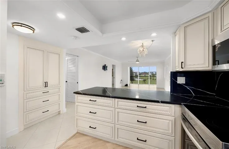 29 High Point Cir E 308, Naples, Florida 34103