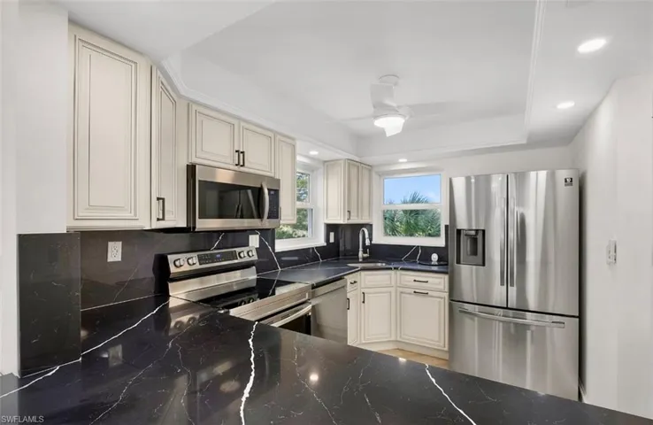 29 High Point Cir E 308, Naples, Florida 34103