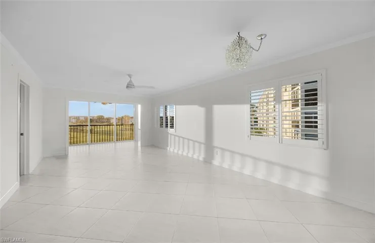 29 High Point Cir E 308, Naples, Florida 34103