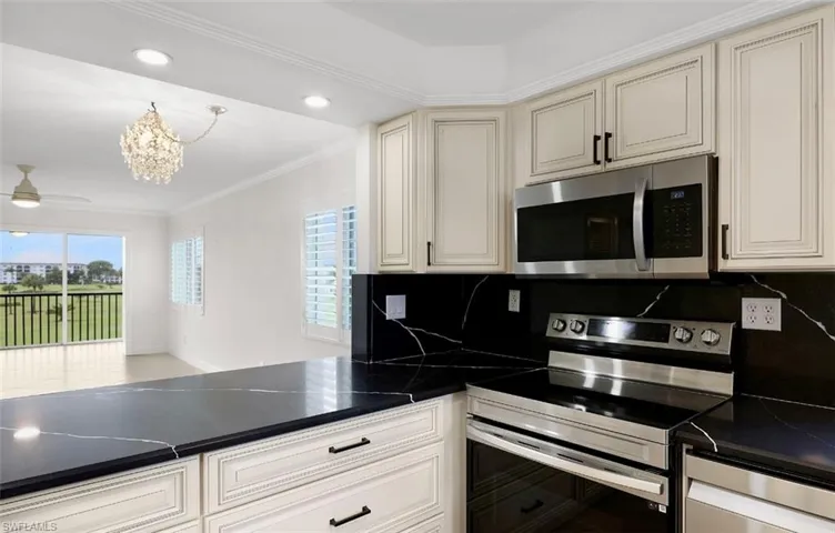 29 High Point Cir E 308, Naples, Florida 34103