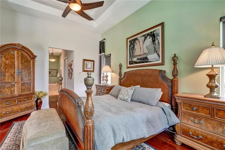 Tray ceiling with a ceiling fan