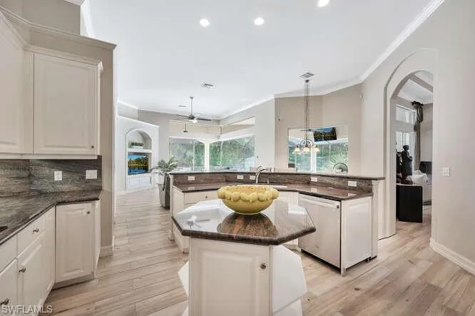 2075  Imperial  CIR, Naples, FL 34110