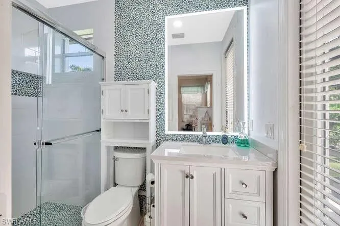 2075  Imperial  CIR, Naples, FL 34110