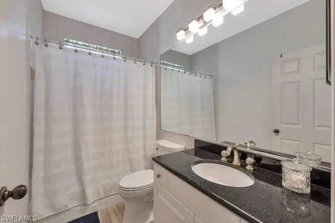 2075  Imperial  CIR, Naples, FL 34110