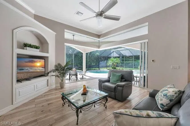 2075  Imperial  CIR, Naples, FL 34110