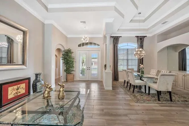 2075  Imperial  CIR, Naples, FL 34110