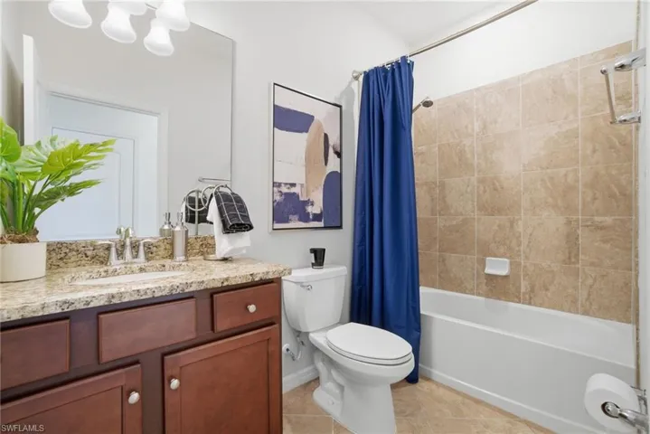 Well-maintained guest bath with clean lines and functional design.