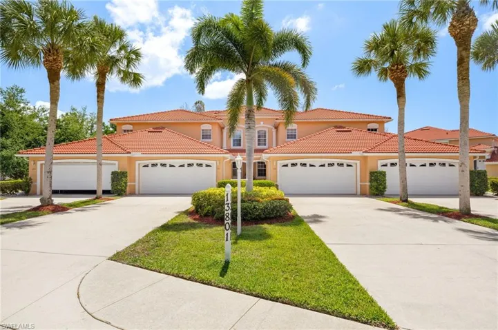 Updated, move in ready 3/2/2 lake view coach home