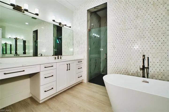 2203 Sw 52nd St, Cape Coral, Florida 33914