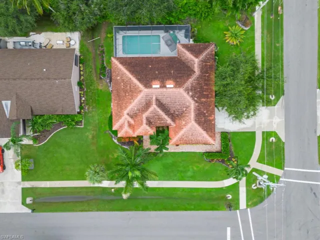 Birds eye view of property