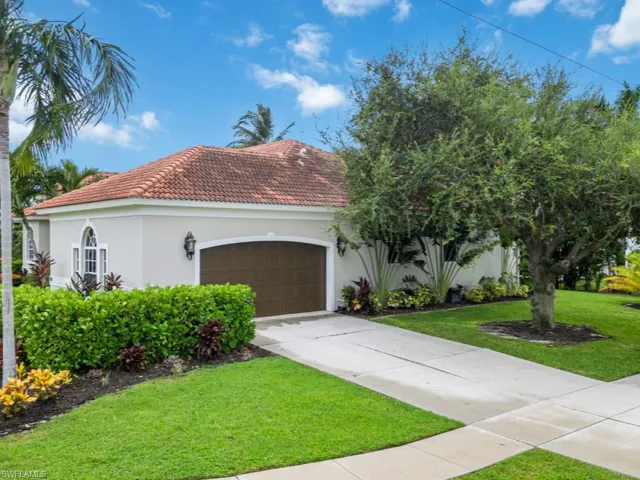 Mediterranean / spanish-style house featuring a front yard