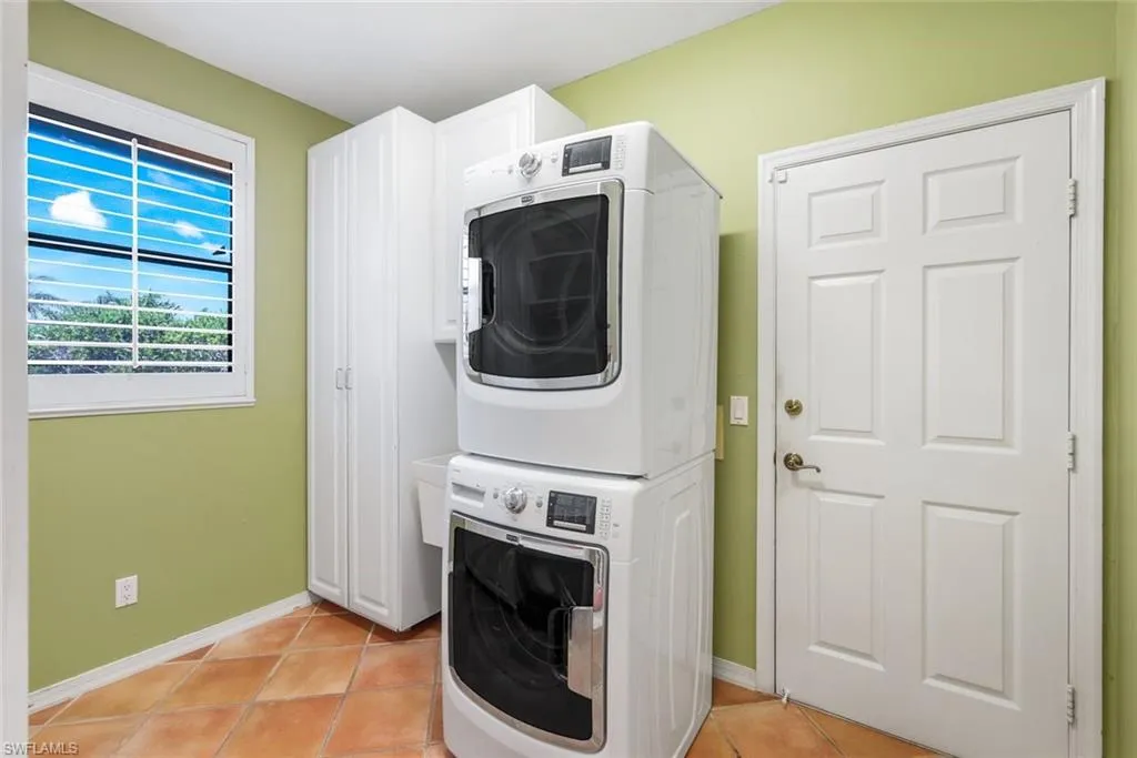 1841 Olds CT, Marco Island, FL 34145,225063300
