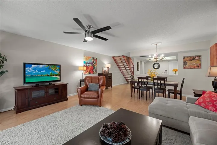 800  Meadowland  DR, Naples, FL 34108