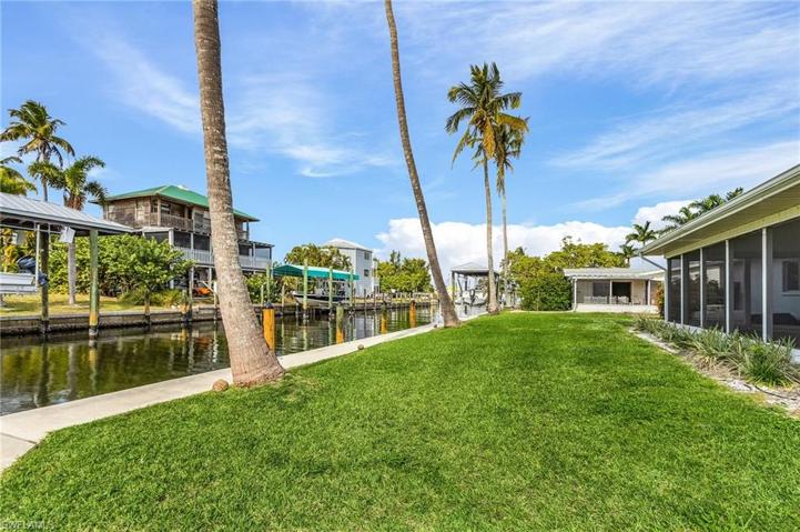 Room for a pool with western exposure.