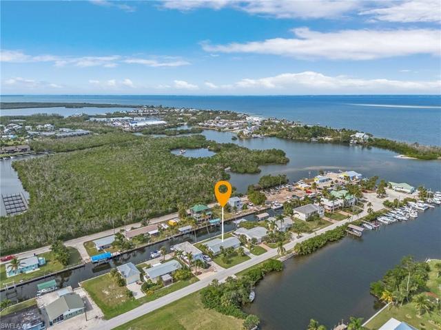 Quick Gulf Access via Charlotte Harbor.  The Gulf of Mexico is in the background.  No bridges.